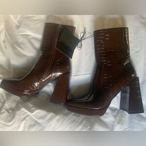 NWT Forever 21 Cocoa Camros Heel Boots